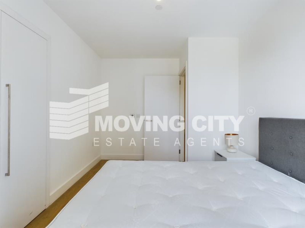 Apartment-let-agreed-Poplar-london-3497-view10