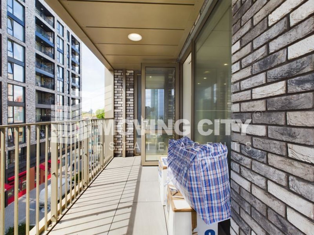 Apartment-let-agreed-Poplar-london-3497-view3