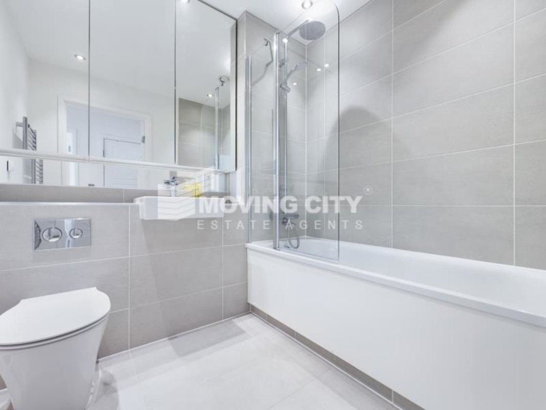 Apartment-under-offer-Royal Docks-london-3025-view7