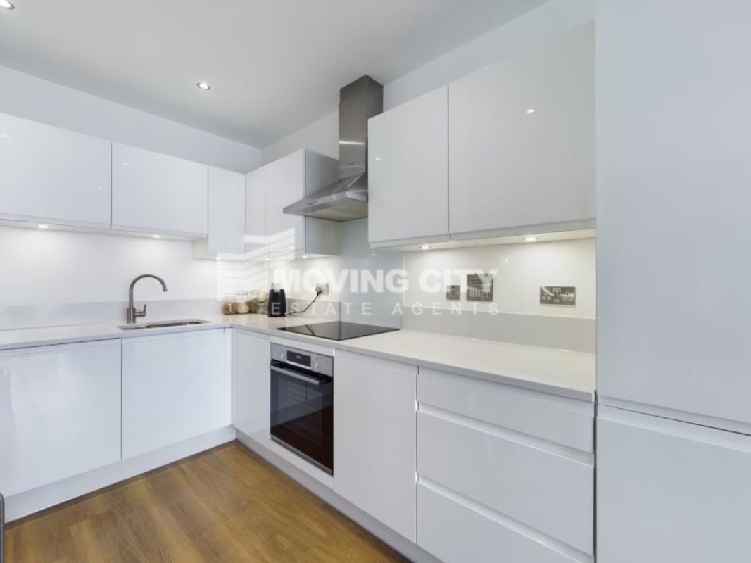 Apartment-under-offer-Royal Docks-london-3025-view4