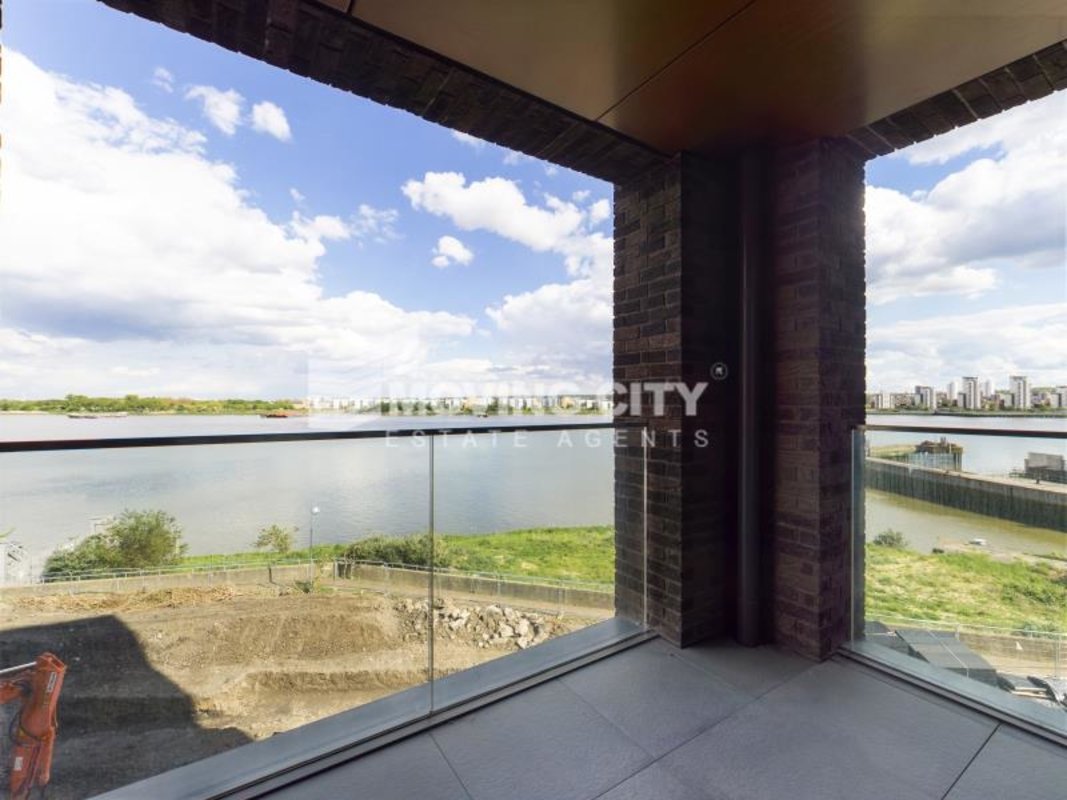 Apartment-under-offer-Royal Docks-london-3025-view3