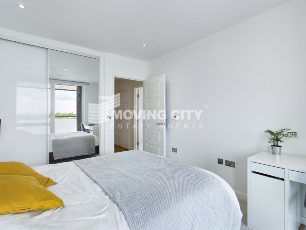 Apartment-under-offer-Royal Docks-london-3025-view6